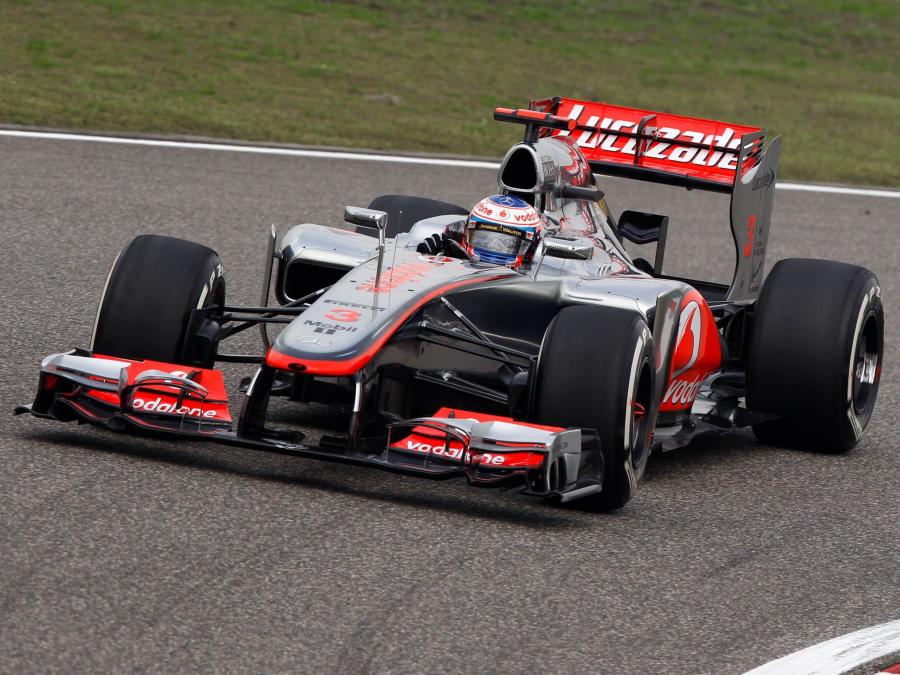  McLaren Mercedes-Benz MP4-27 2012 года  (фото 6 из 14)